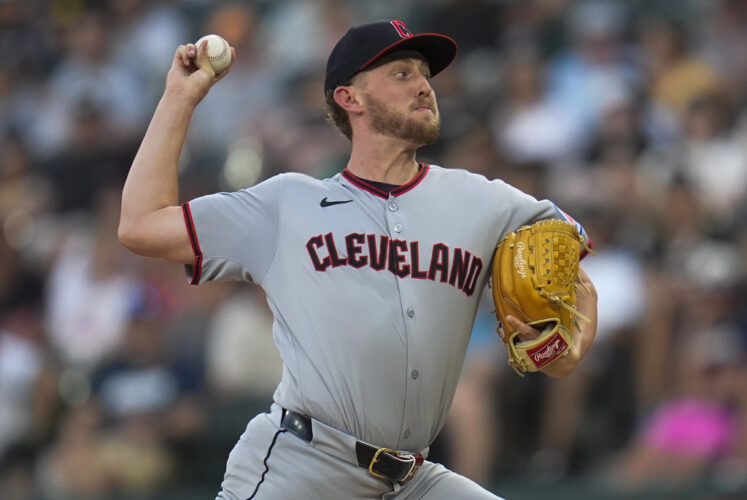 Santana drives in 4, Kayfus knocks in 3 to lead Guardians past White Sox 9